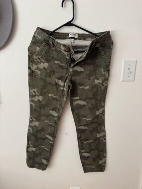 William Rast Olive Green Cargo Pants Waistband Detail